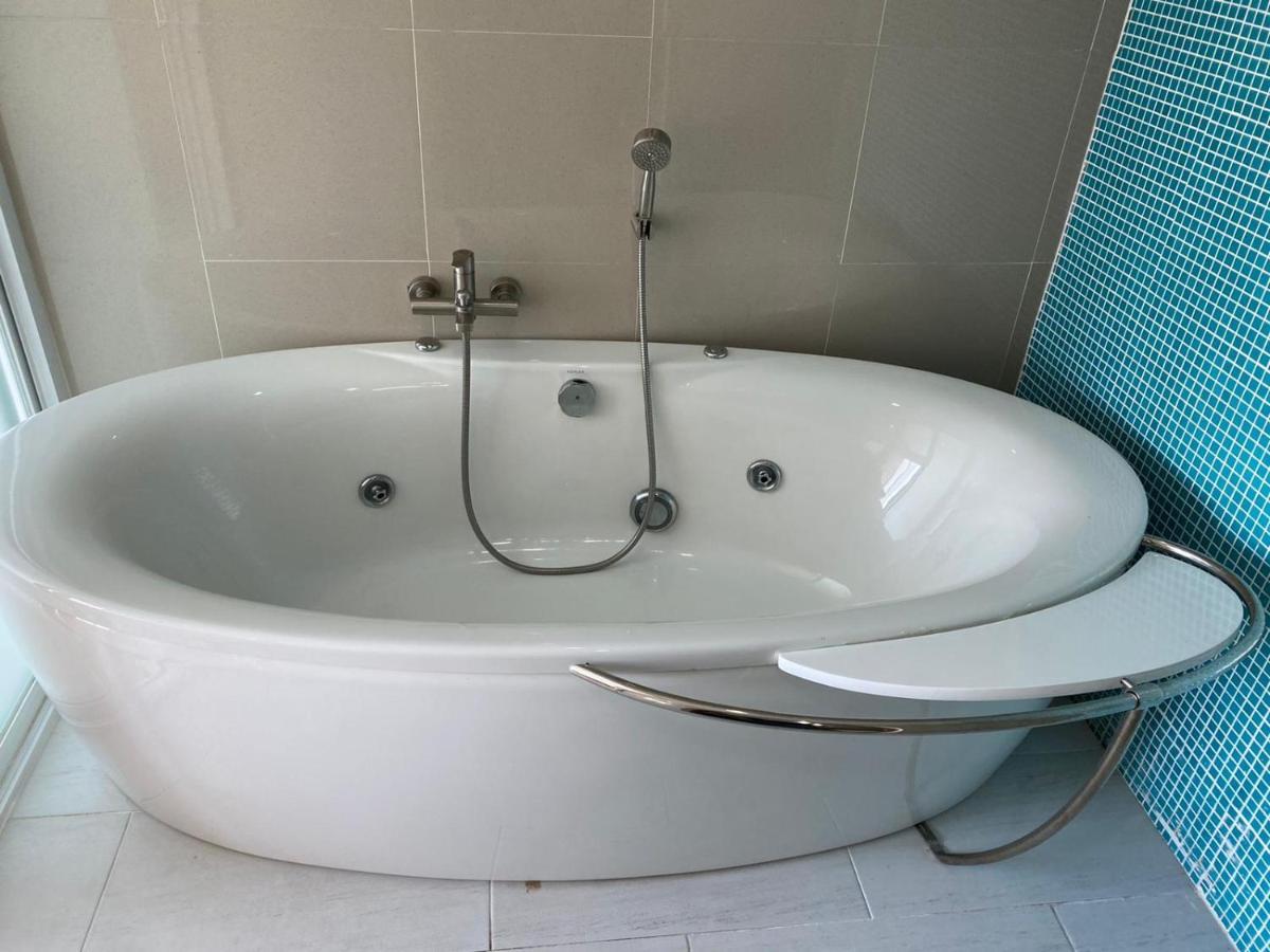 Royal Luxury Hotel Patong Esterno foto